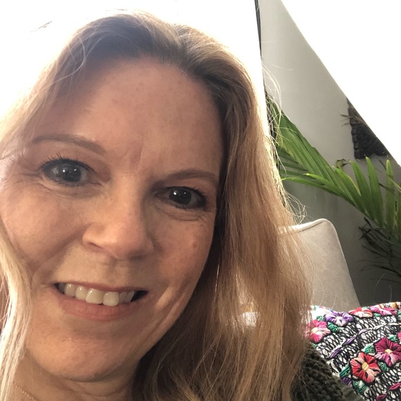 Meet your Posher, Julie - Picture 1 of 1